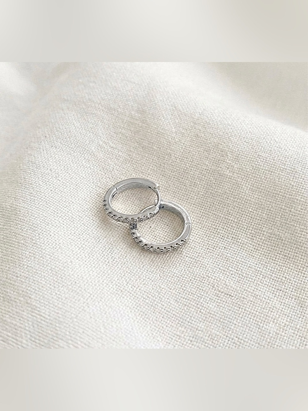 Silver plated women’s 12mm hoop Huggie cubic zirconia earrings hypoallergenic - Picture 4 of 6